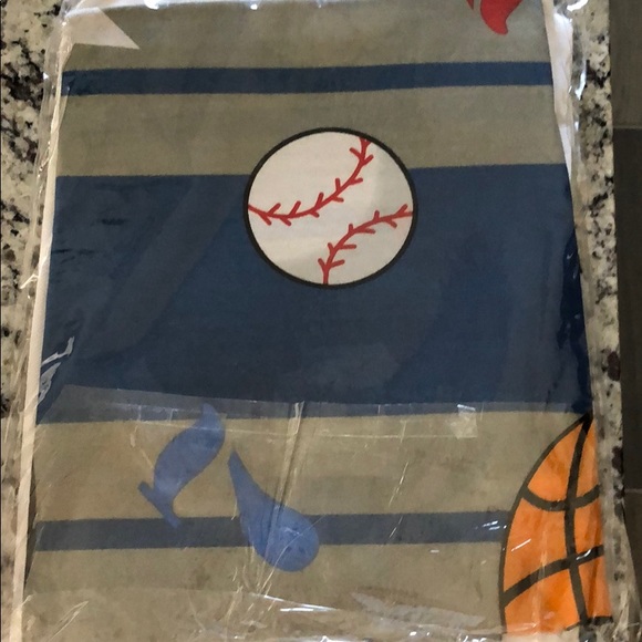 One full bed skirt all sports - Picture 1 of 3